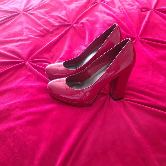 Red dress shoes, Unlisted, Size 7-1/2 - Picture 1 of 4